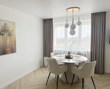 naktinės veliūro užuolaidos ir skaidrus tinklelis