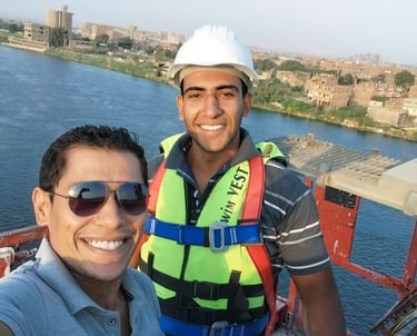 فريق الشركة من احد مواقع العمل بالقاهرة