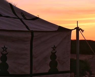 tente berbère au coucher du soleil