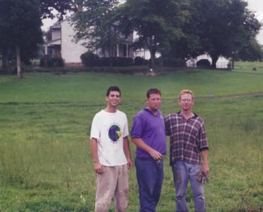 Chris Lewis Underwood with brothers at UF farmhouse June 2001