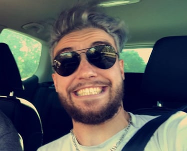 Photo de Maxime, l'homme a tout faire de Ô miracle Traiteur végétal végétarien