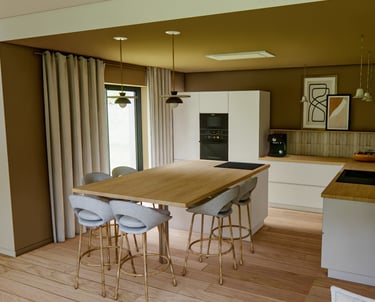 Cuisine équpée moderne, façades blanches, plan de travail en bois