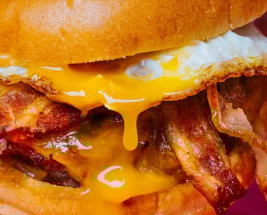 Burger con queso fundido, huevo y bacon de Santa Lola