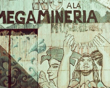 Mural in Mendoza, Argentina showing social resistance in Latin America against large-scale mining