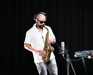 DJ Saxo y Percusión