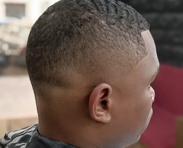 Productos premium utilizados para el cuidado del cabello en Barbería Valencia