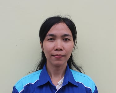 Indri Y.  Larosa, guru Bahasa Inggris