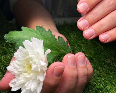 Moteriškas higieninis manikiūras