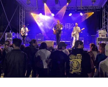 watchers band au canta'l rock sur une chanson calme