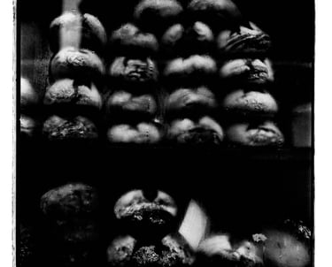 Bakery store with bread loafs in Hampstead, London. Author: Slawek Dejneka