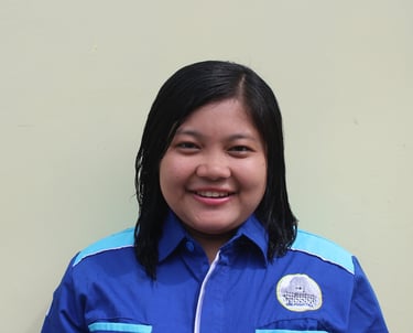 Malvina Saputri Waruwu, guru Tulis/Baca Braille, Instruktur Pijat, dan Olah Raga ONIPEDISTRA