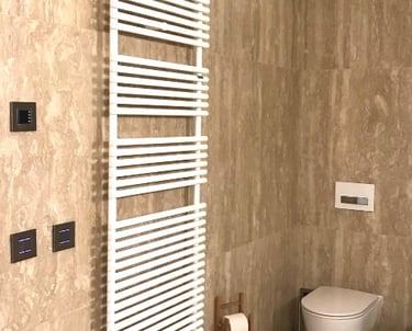 Trawertyn do łazienki brąz ciemny włoski kamień naturalny