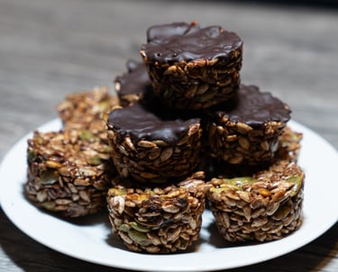 Date seed bites with dark chocolate