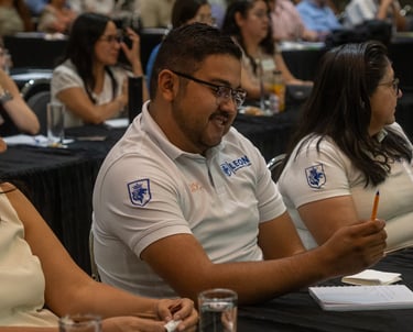 Grupo de servidores públicos recibiendo capacitación técnica normativa en datos personales