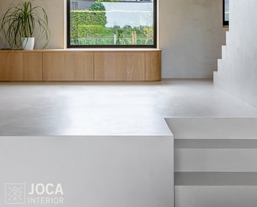 Woonruimte muren en vloer bekleed in Microtopping door Joca Interior