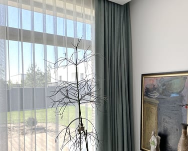 elektrinės spalvos naktinės užuolaidos