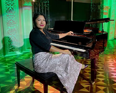 Claudina Layana Izurieta pianista y directora de The Studio