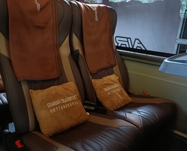 Fasilitas Bantal & Selimut di Sewa Bus Jogja