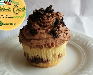 cupcake chocolate pasteleria queti relleno fresa chocolate