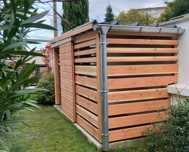 abri de jardin couvert en bois et claustra bois
