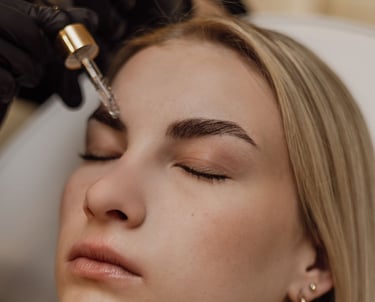 Antakių ir blakstienų laminavimas Kaune, Šilainiai. Antakių ir blakstienų dažymas ir korekcija