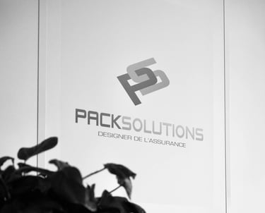 Logo de l'entreprise collé sur le mur