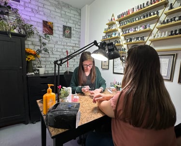 Alex doing custom nails, Nail tech booth - The Nail Witchery in Fabrik Salon