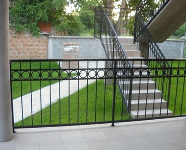 drvometal, drvo metal, nameštaj, police, stolovi, stolice, ograde, ograda, kapija