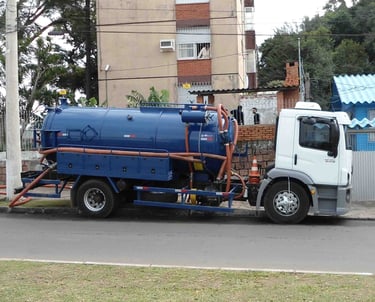 caminhão combinado de sucção e hidrojateamento para entupimentos gerais