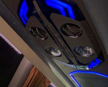 Fasilitas Charger HP di Jetbus 3 Sewa Bus Jogja