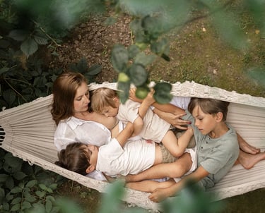 Sesja karmiąca rodzine kadry pełne czułości Bielsko Biała