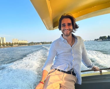 Luca Scopis durante un evento di divulgazione scientifica a Rotterdam