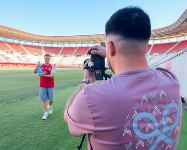 Grabación de contenido profesional para redes sociales realizada por Salcedo Agencia en Murcia.