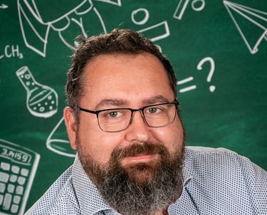 Monsieur Ludovic, instituteur primaire