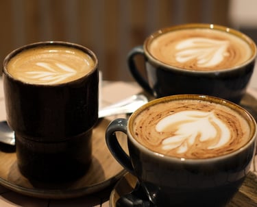 alt="cappuccino at Bon Jo Montmartre"