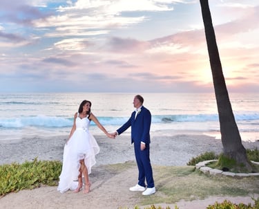 newly wed couple at seagrove park, del mar at sunset