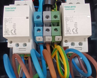 Cargador Policharger on abierto