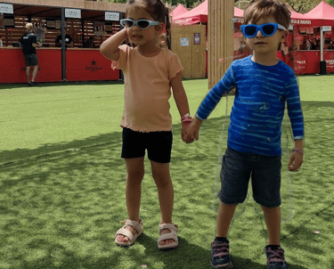two young children holding hands and holding hands in petit brunch event in barcelona
