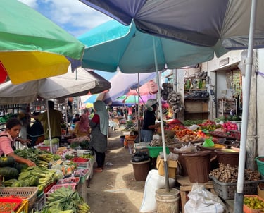 flores street market to buy fruit, clothes, and food