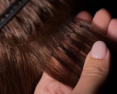 Przedłużanie włosów metodą na keratynowa