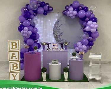 Decoração de festa infantil tema Lavanda com flores e cores suaves