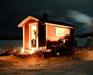 Un dîner sur la glace en Laponie