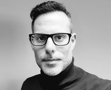 Retrato de Iván Soto, fundador de NudMinds y experto en liderazgo, ventas y desarrollo humano.