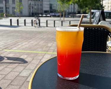 cocktails rafraîchissants en terrasse
