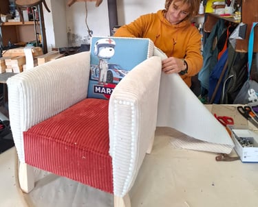 Sonia, tapissière d'ameublement