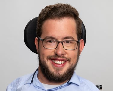 Homme avec des lunettes