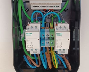 Cargador Policharger on abierto