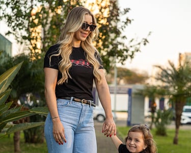 cunhada do murilo e sua filha maria usando roupas da loja