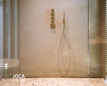Badkamer muren bekleed in Microtopping door Joca Interior