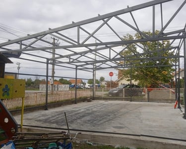 Montirana metalna konstrukcija hala – faza izgradnje, Beograd, Kragujevac